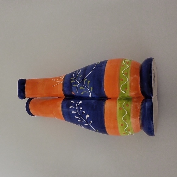 Ceramic hand painted  Vase made in spain  Unique Shape 8.5”x4.5” - Picture 7 of 14